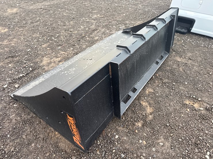 #6016-•-pabreak-72"-skid-steer-smooth-bucket-image-2