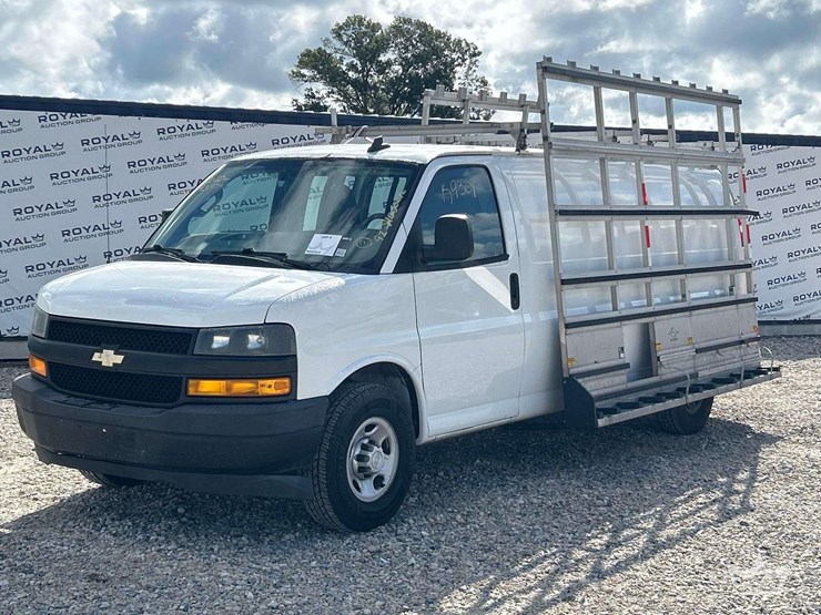 2020-chevrolet-express-2500-image-1