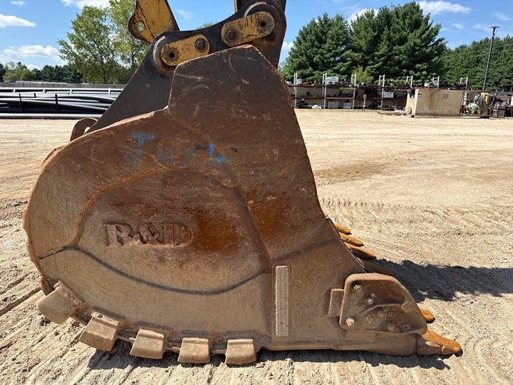 2019-caterpillar-352f-image-10