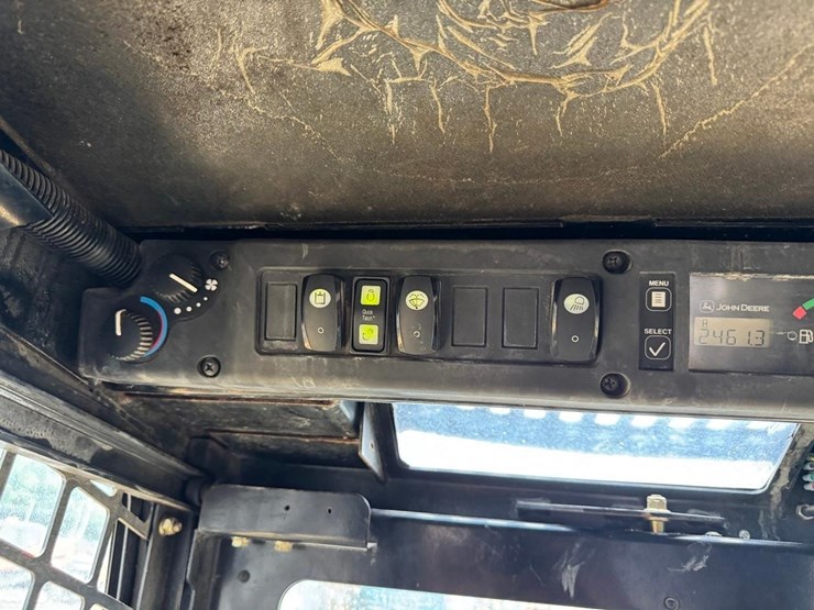 john-deere-325-image-18