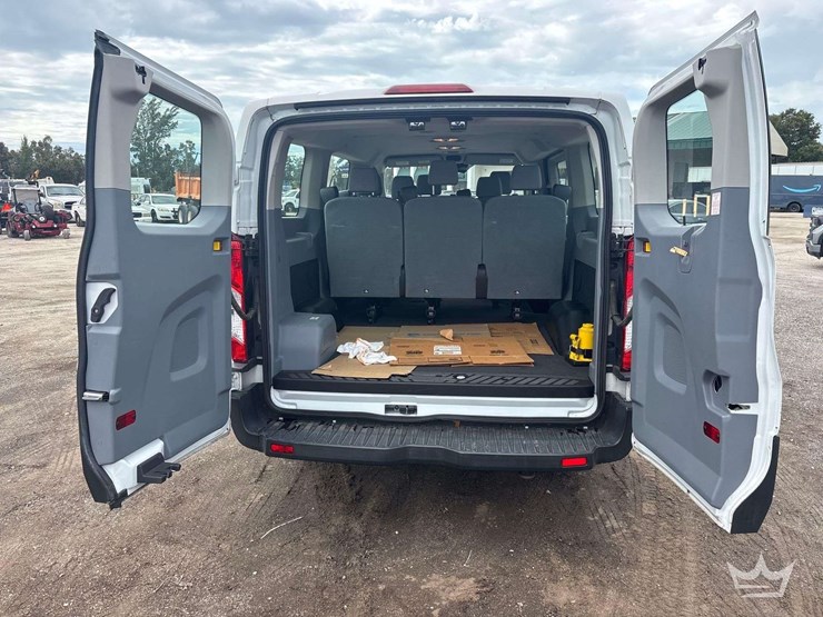 2019-ford-transit-image-18