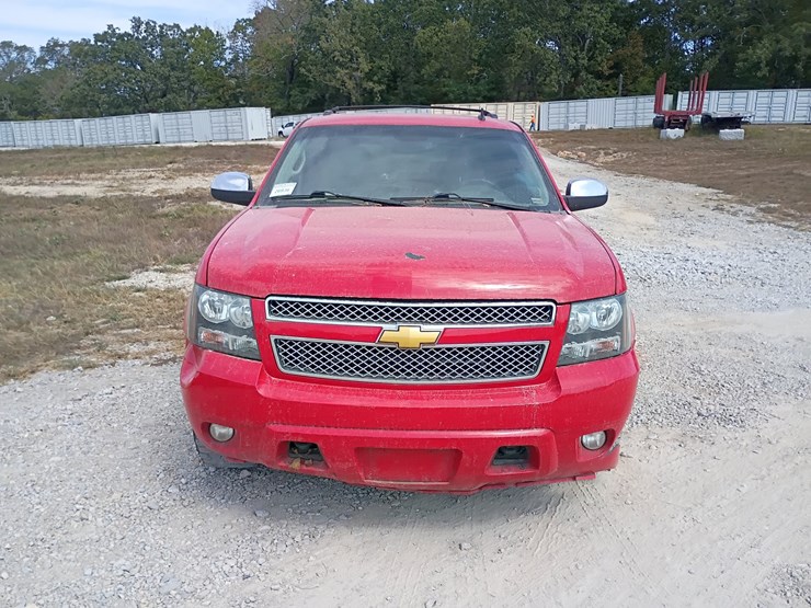 2013-chevrolet-tahoe-image-15