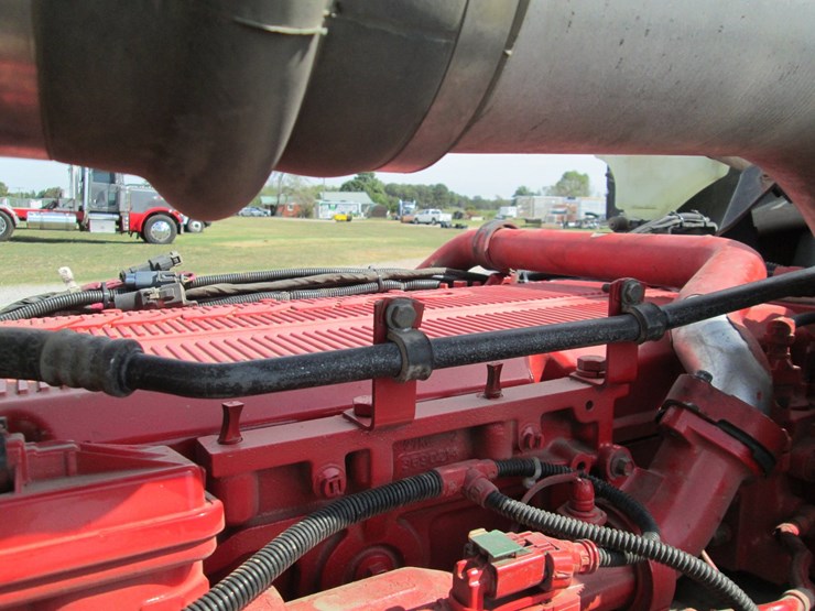 2018-peterbilt-389-image-23