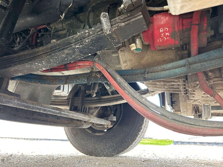 2022-kenworth-t880-image-40