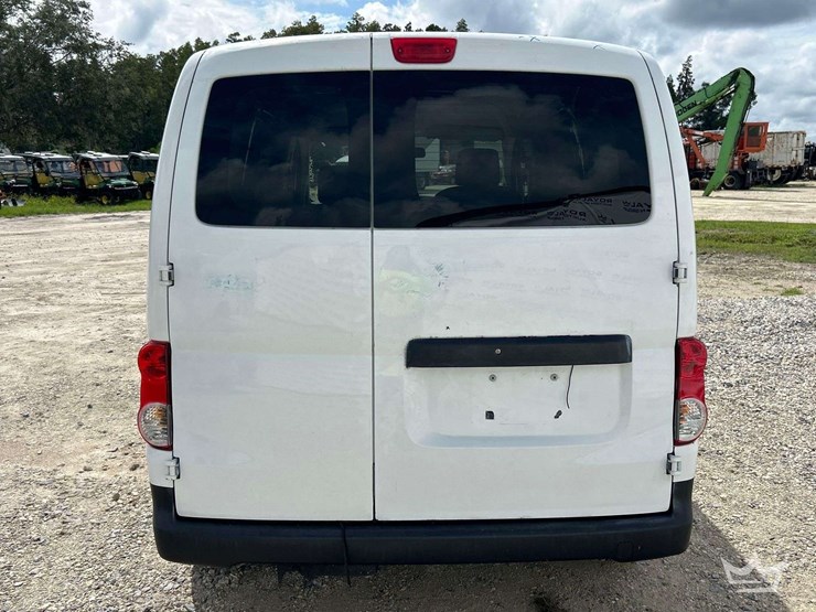 2014-nissan-nv200-image-26