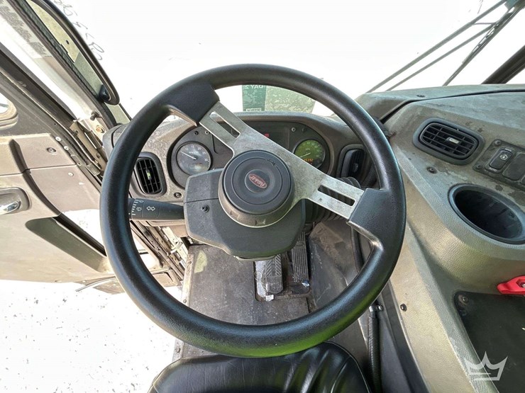 2017-peterbilt-520-image-29