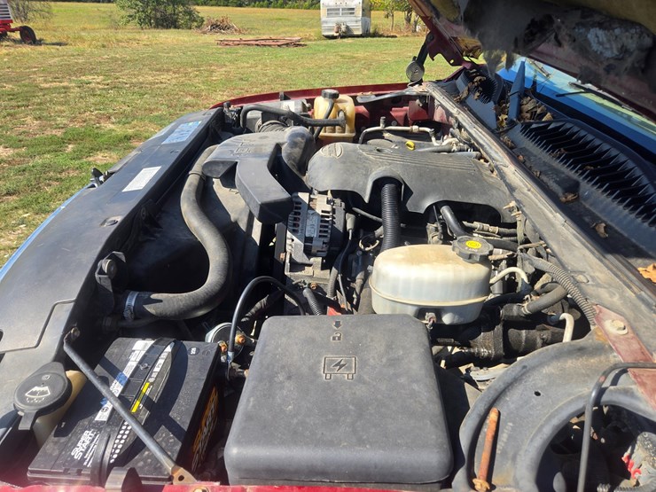2003-chevrolet-suburban-image-22