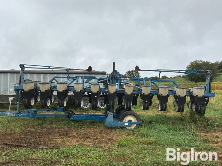1997-kinze-2600-image-7