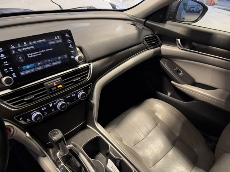 2018-honda-accord-sdn-image-19