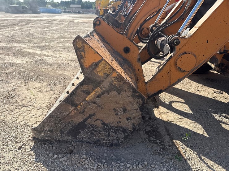 #2483-•-2009-case-570mxt-series-3-skip-loader-image-8
