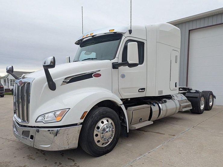 2024-peterbilt-579-image-1