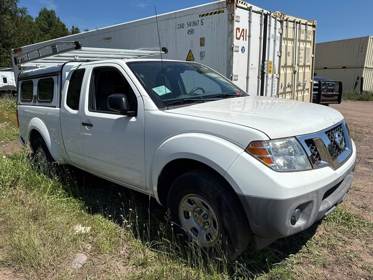 #1389-•-2017-nissan-pickup-truck-image-7
