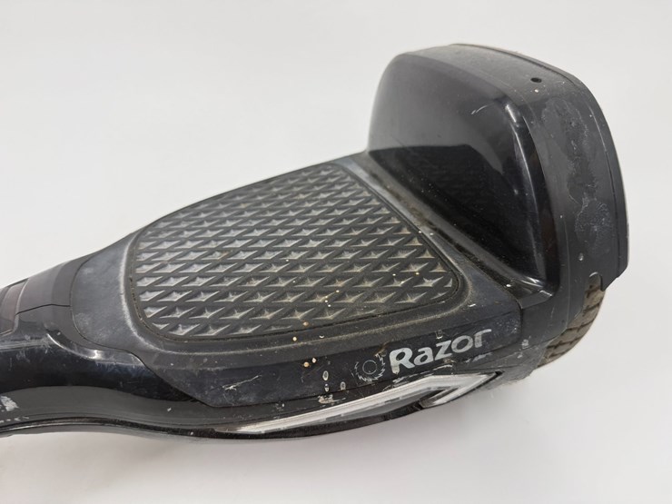#200-•-razor-hovertrax-electric-hoverboard-image-3