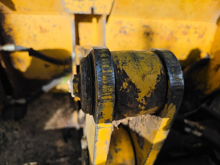 deere-555g-image-68
