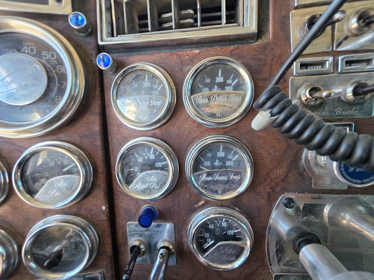 1997-peterbilt-379-image-67