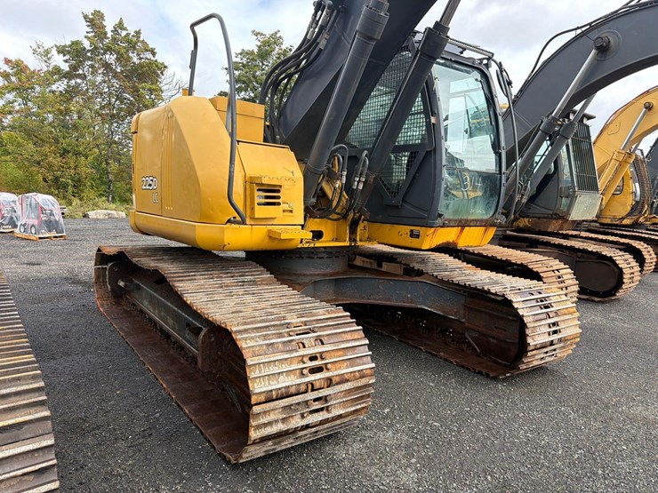 deere-225d-lc-image-4