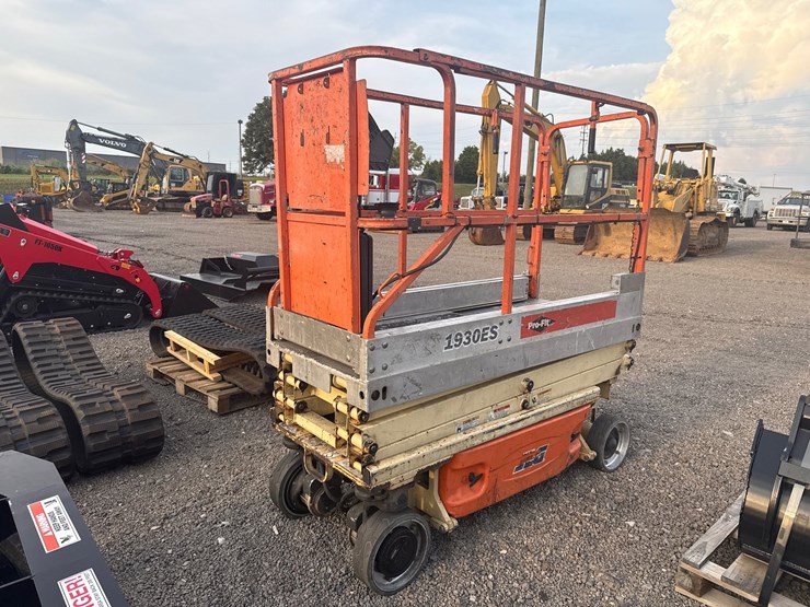 2004-jlg-1930es-image-4