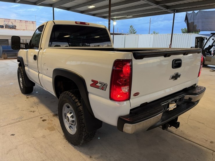 2003-chevrolet-silverado-p/u-image-6
