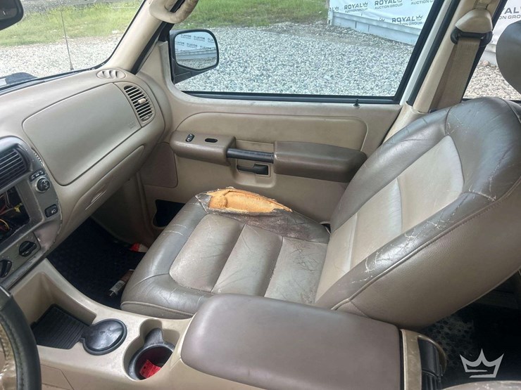 2003-ford-explorer-image-16