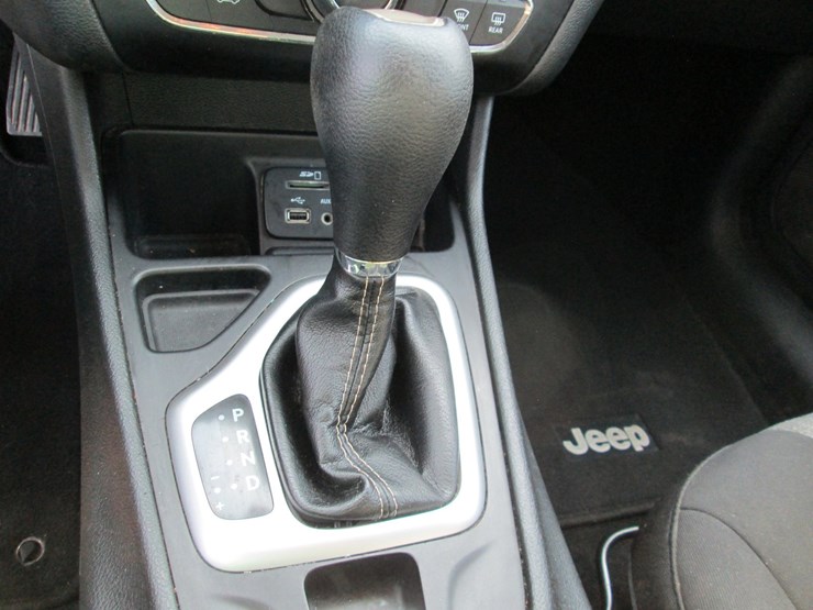 2014-jeep-cherokee-image-28
