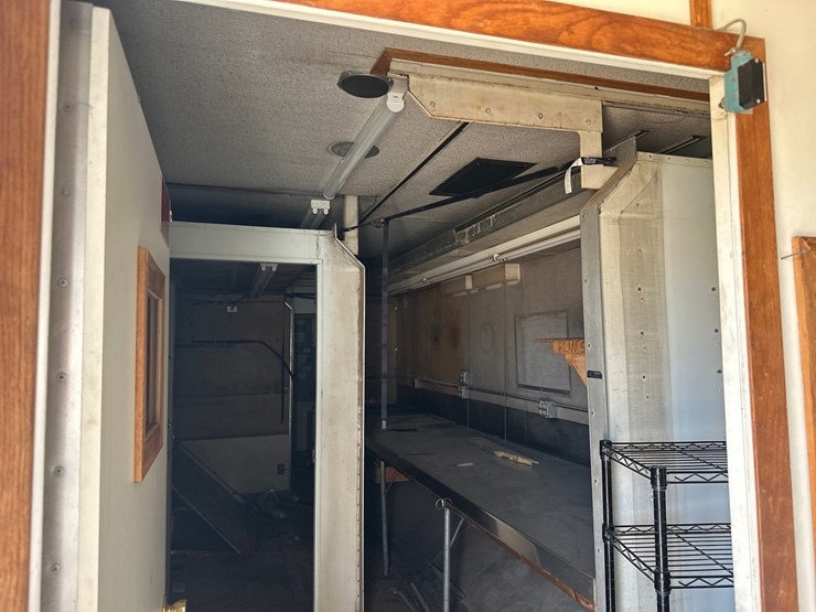#2489-•-1990-calumet-mmt449l-lab-trailer-image-32