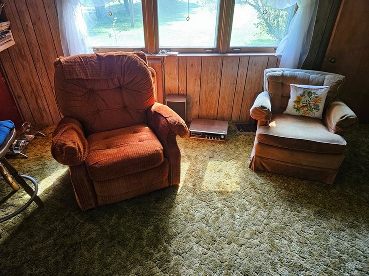 #8001-•-live-on-the-ground-house-hold-items-image-2