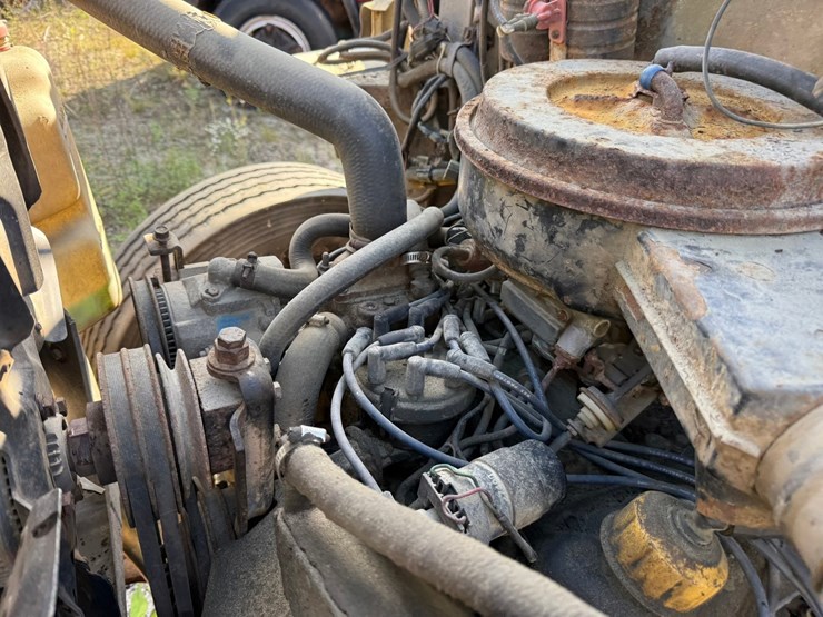 1983-ford-800-image-18