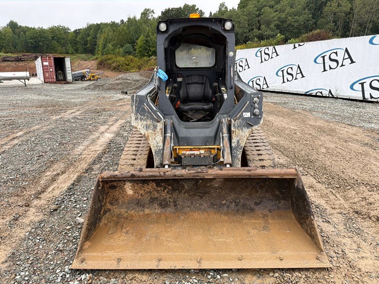 deere-323e-image-8