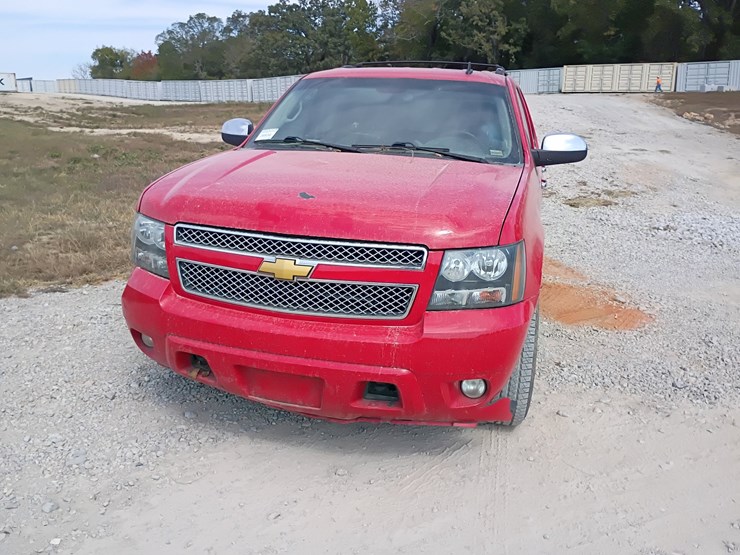 2013-chevrolet-tahoe-image-16