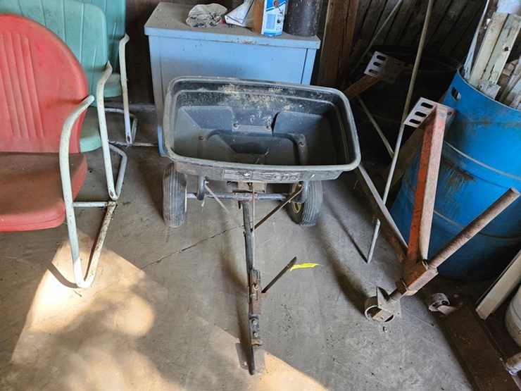 #8756-•-agrifab-lawn-spreader-image-2