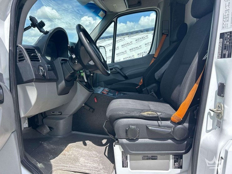 2015-mercedes-benz-sprinter-3500-image-7