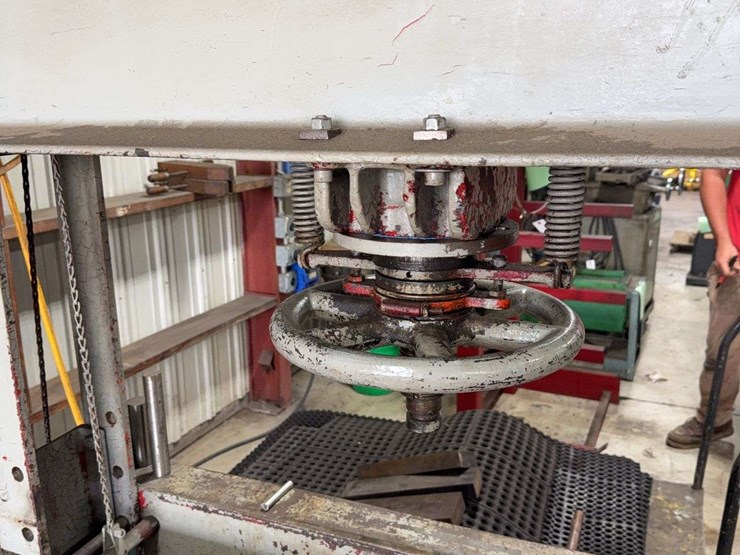 manley-80-ton-hydraulic-press,-3-phase-plug,-foot-pedal-control-image-7
