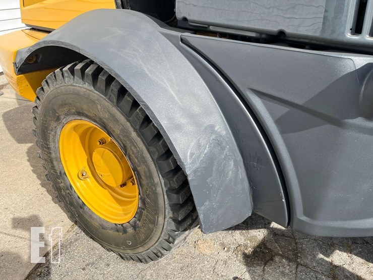2021-deere-324l-image-3
