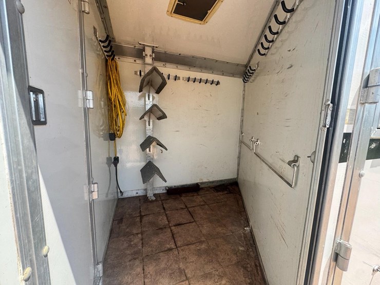 #8736-•-1996-hart-living-quarters-3-horse-trailer-image-15