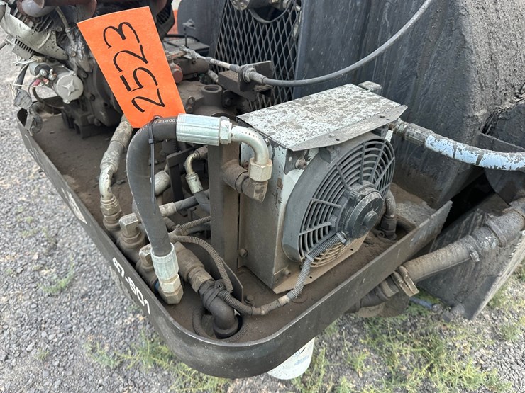 #2523-•-hot-mix-seal-coat-scm300r-hot-tar-wagon-image-14