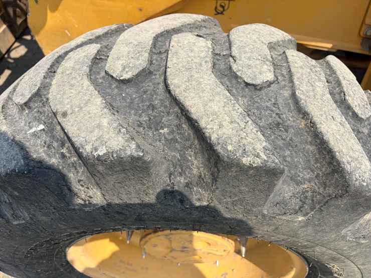 2016-deere-410l-image-86