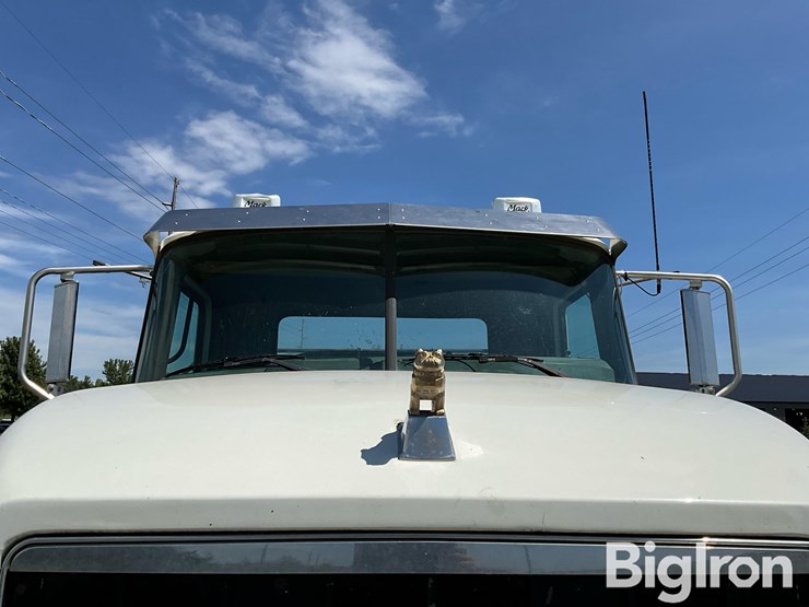 2015-mack-pinnacle-chu613-image-20