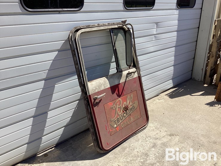 kenworth-pre-1972-top-handle-front-passenger-side-door-image-3