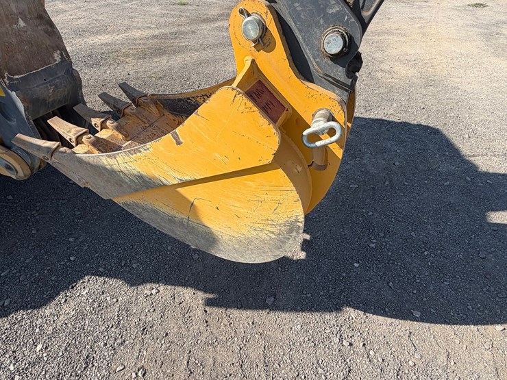 2017-deere-410l-image-40