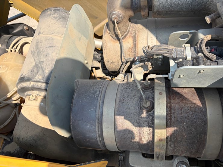2016-deere-410l-image-80