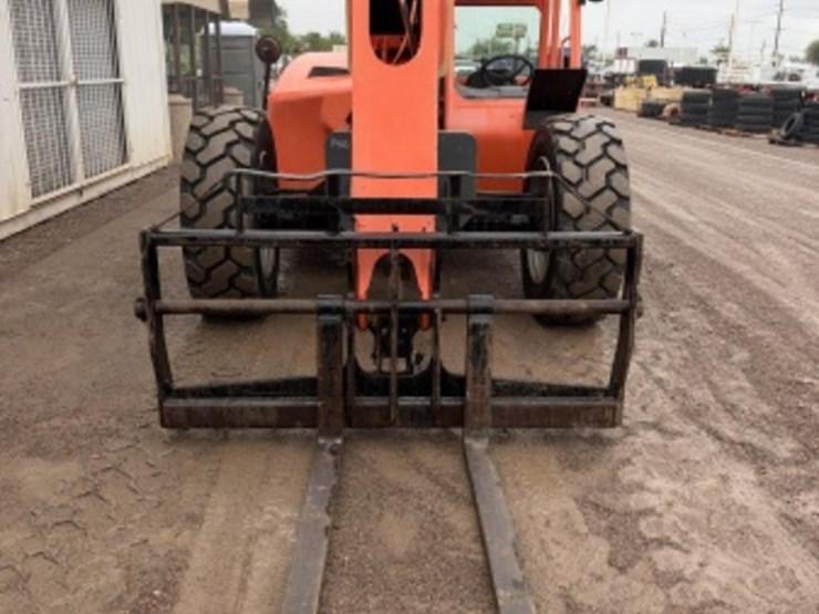 2012-jlg-g9-43a-image-3