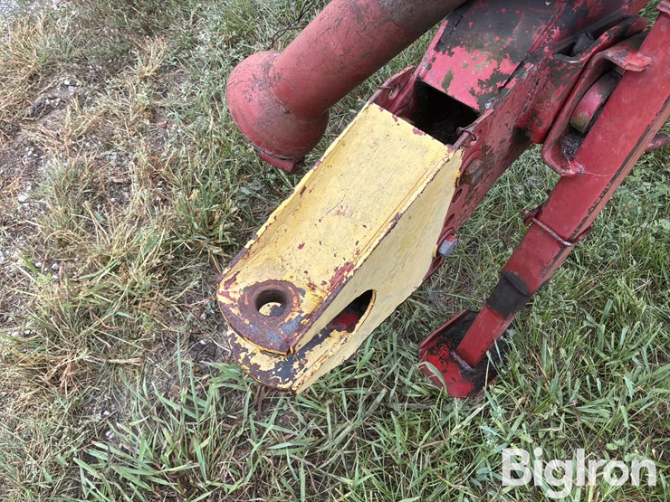 new-holland-851-image-12