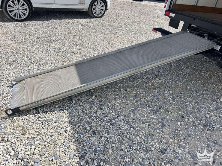 2019-ford-e350-image-16