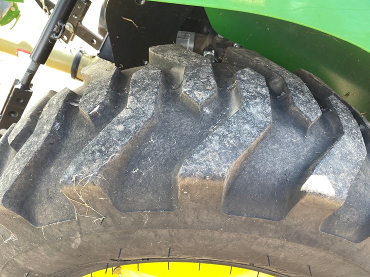 2025-john-deere-2025r-image-14