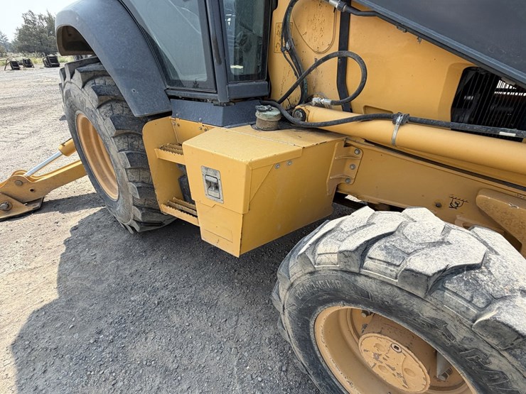 2016-deere-410l-image-22