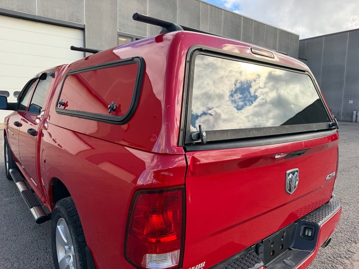 2012-dodge-1500-image-18