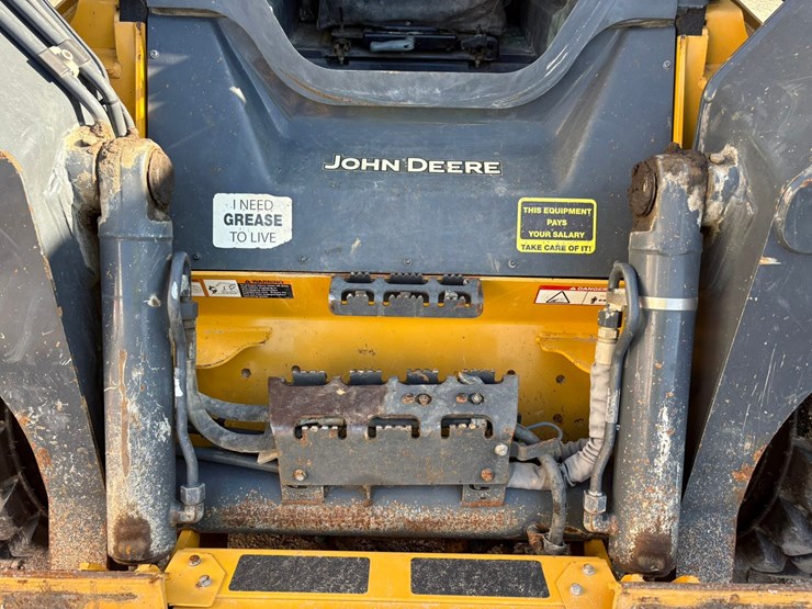 2021-deere-330g-image-27