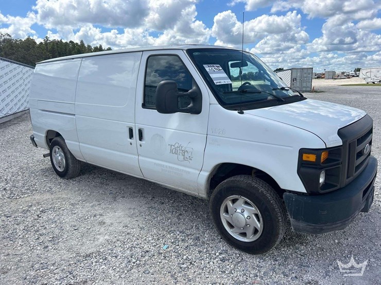2011-ford-cargo-image-2