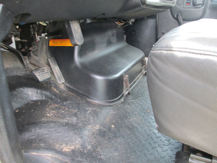 2005-gmc-topkick-c5500-image-23