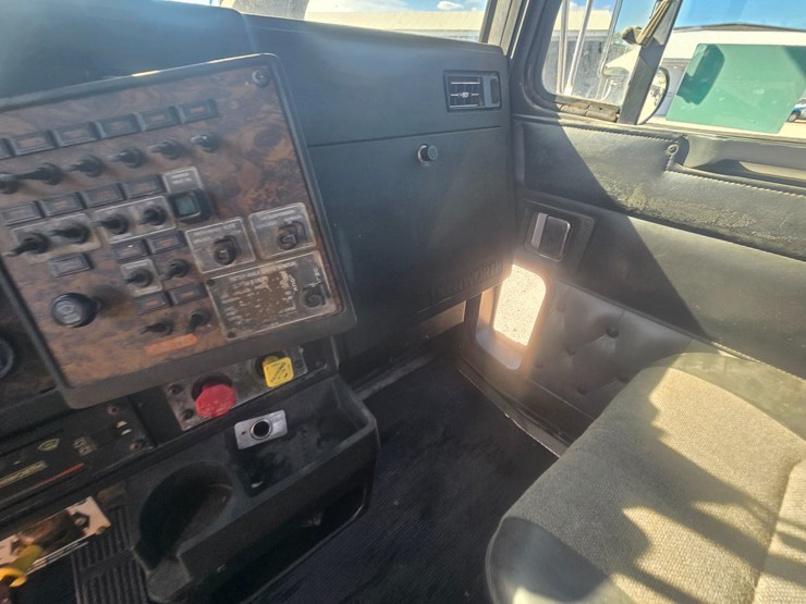 1998-kenworth-t800-image-49